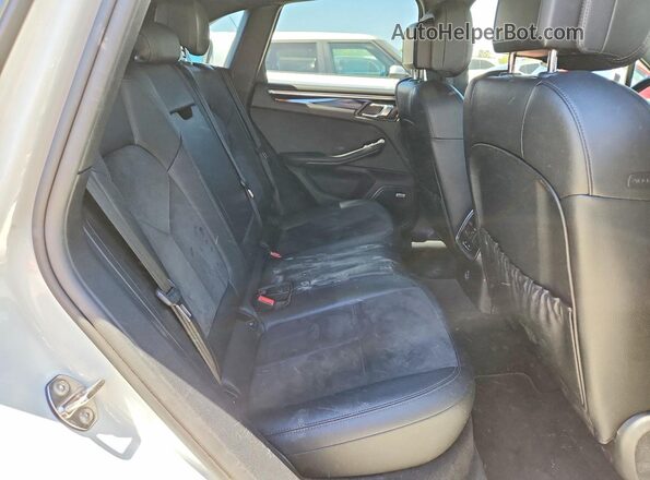 WP1AA2A51KLB01331 2019 PORSCHE MACAN White Widok wnętrza z tyłu
