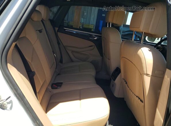 WP1AA2A51NLB07666 2022 PORSCHE MACAN White Вид задньої частини салону