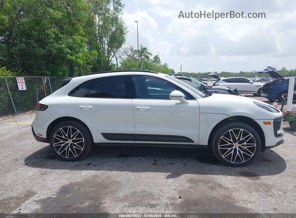 WP1AA2A51TLB04442 2026 PORSCHE MACAN White Widok wnętrza z tyłu