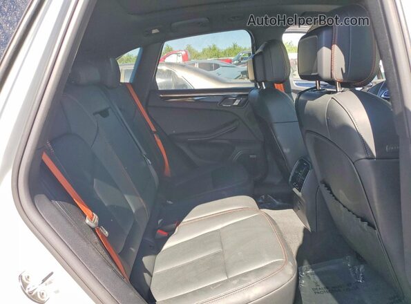 WP1AA2A51TLB10645 2026 PORSCHE MACAN White Vista interior trasera