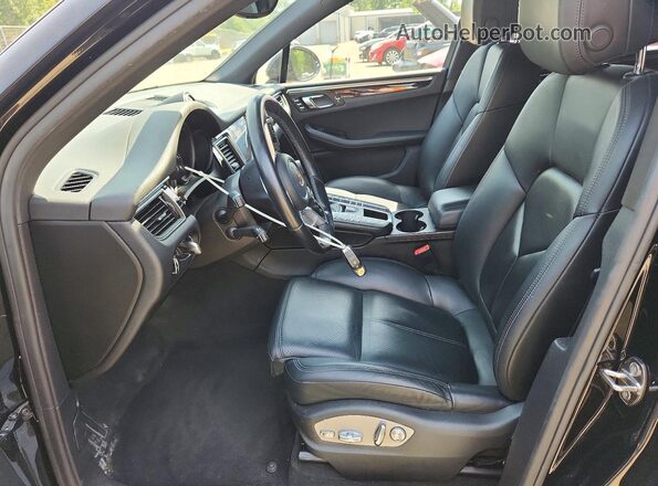 WP1AA2A52HLB08412 2017 PORSCHE MACAN Черный Вид салона спереди