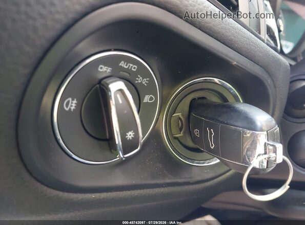 WP1AA2A54LLB00630 2020 PORSCHE MACAN Gray Dashboard view