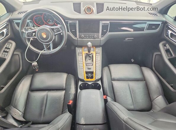 WP1AA2A57JLB13062 2018 PORSCHE MACAN White Dashboard view
