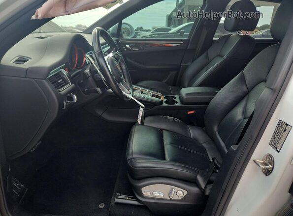 WP1AA2A57JLB13062 2018 PORSCHE MACAN White Front interior view