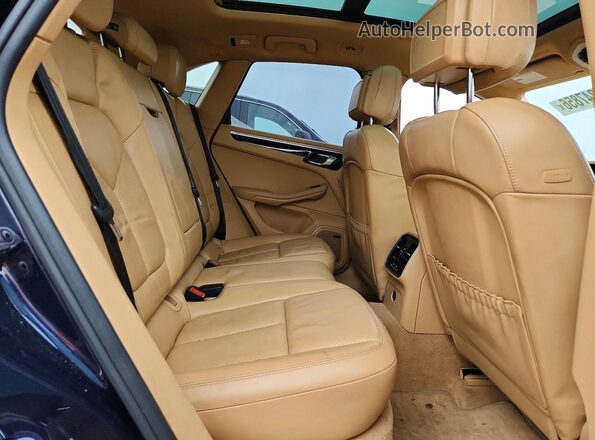 WP1AA2A58HLB02677 2017 PORSCHE MACAN Blue Vista interior trasera