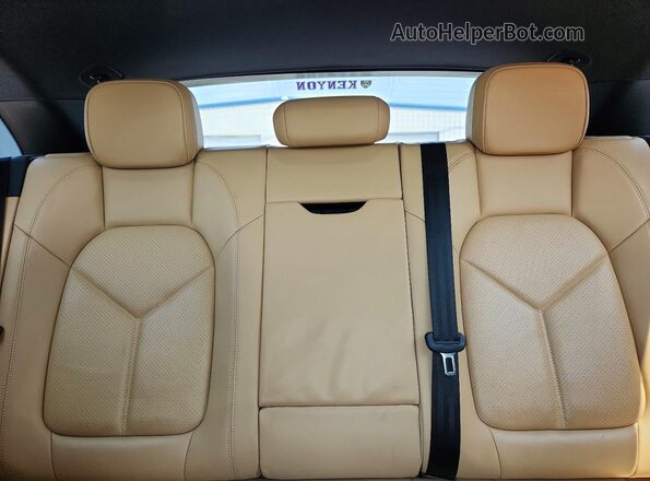 WP1AA2A5XJLB20717 2018 PORSCHE MACAN Red Vista de los asientos traseros