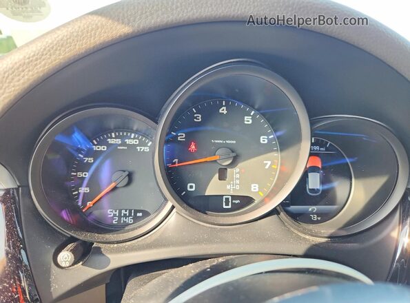 WP1AA2A5XKLB08231 2019 PORSCHE MACAN White ხელსაწყოთა პანელის ხედი