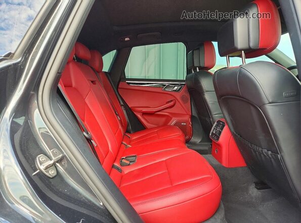 WP1AA2A5XRLB10748 2024 PORSCHE MACAN Black უკანა სალონის ხედი