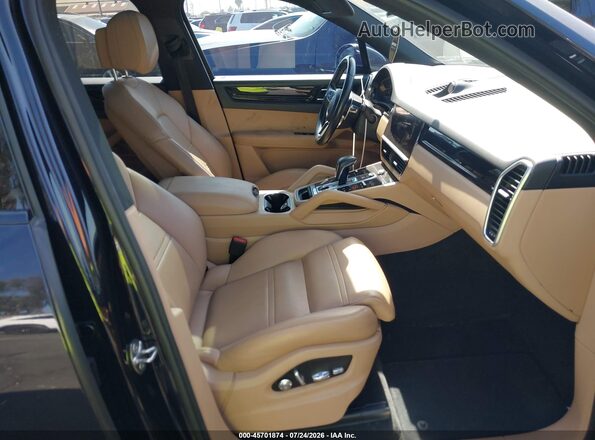 WP1AA2AY0KDA01239 2019 PORSCHE CAYENNE Black Widok wnętrza z przodu