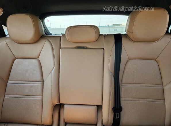 WP1AA2AY1KDA03694 2019 PORSCHE CAYENNE Silver Հետևի նստատեղերի տեսք