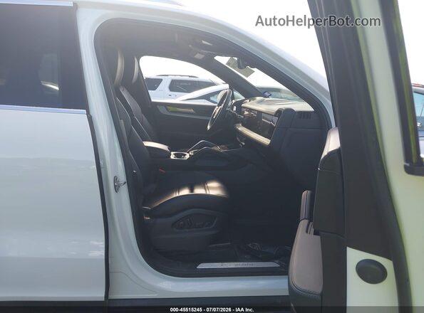 WP1AA2AY1RDA13958 2024 PORSCHE CAYENNE White Front interior view