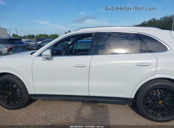 WP1AA2AY1RDA13958 2024 PORSCHE CAYENNE White 360 interior view