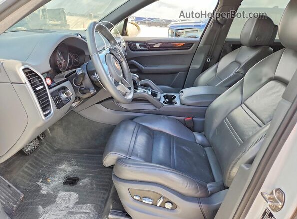 WP1AA2AY2KDA05230 2019 PORSCHE CAYENNE White წინა სალონის ხედი