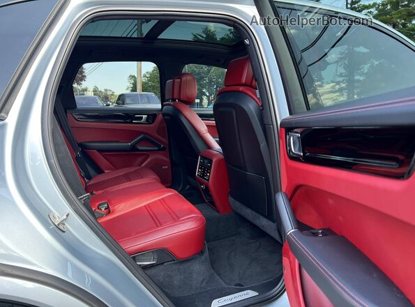 WP1AA2AY2LDA09828 2020 PORSCHE CAYENNE Silver Հետևի տեսք