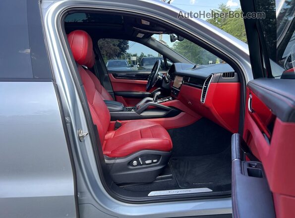 WP1AA2AY2LDA09828 2020 PORSCHE CAYENNE Silver Դիմացի տեսք