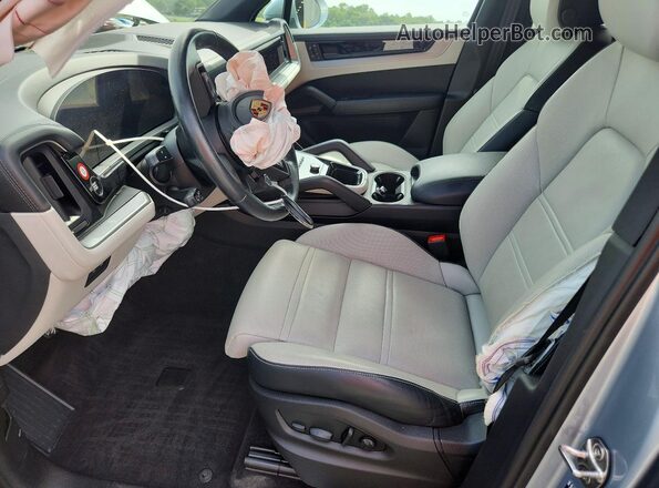 WP1AA2AY2RDA05075 2024 PORSCHE CAYENNE Серебряный Вид салона спереди