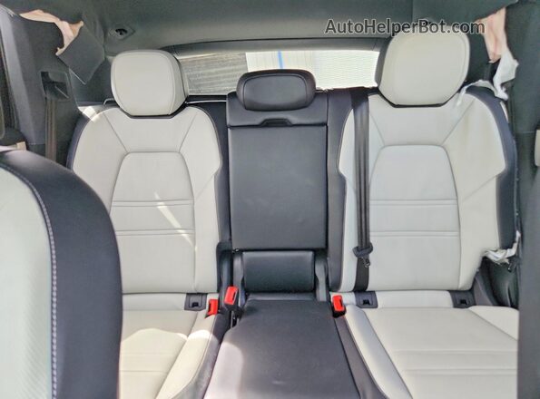 WP1AA2AY2RDA05075 2024 PORSCHE CAYENNE Серебряный Вид задних сидений