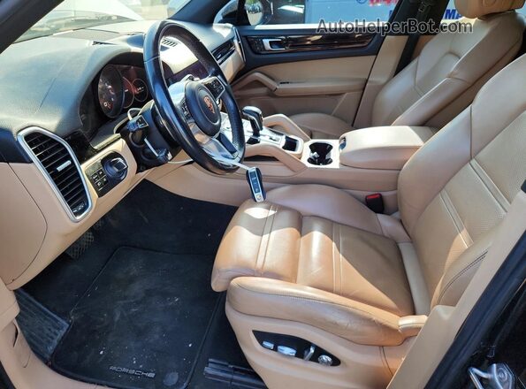 WP1AA2AY3KDA07441 2019 PORSCHE CAYENNE Черный Вид салона спереди