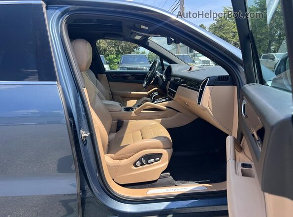 WP1AA2AY3LDA00801 2020 PORSCHE CAYENNE Синий Вид спереди