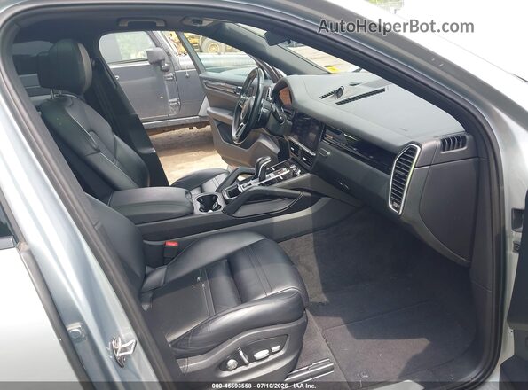 WP1AA2AY3LDA01463 2020 PORSCHE CAYENNE Серебряный Вид салона спереди