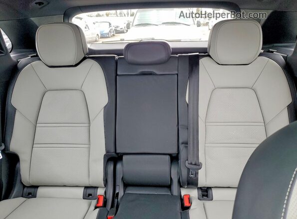 WP1AA2AY4SDA01874 2025 PORSCHE CAYENNE White Widok tylnych siedzeń