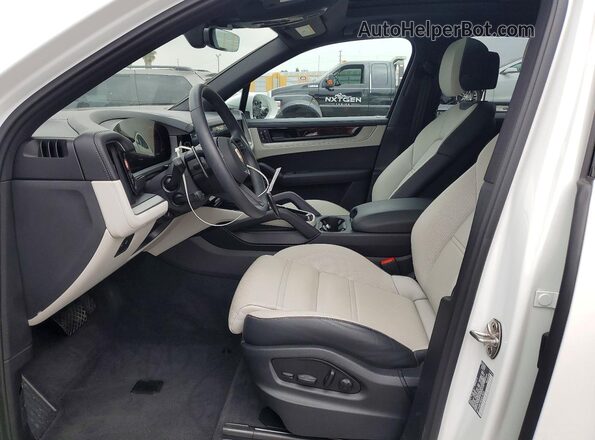 WP1AA2AY4SDA01874 2025 PORSCHE CAYENNE White Widok wnętrza z przodu