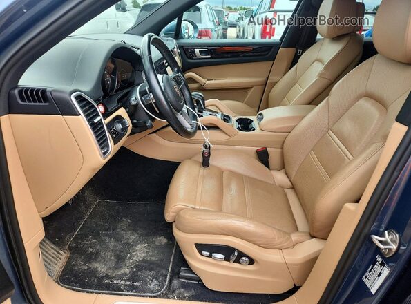 WP1AA2AY6KDA06803 2019 PORSCHE CAYENNE Blue Widok wnętrza z przodu