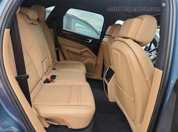 WP1AA2AY6KDA06803 2019 PORSCHE CAYENNE Blue Widok wnętrza z tyłu