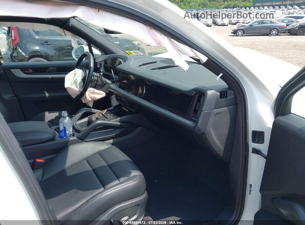WP1AA2AY6RDA12126 2024 PORSCHE CAYENNE White Front interior view