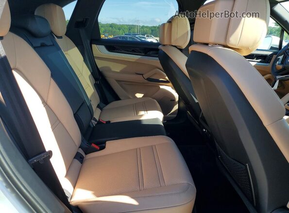 WP1AA2AY6TDA01733 2026 PORSCHE CAYENNE White Вид задньої частини салону