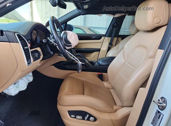WP1AA2AY7KDA03277 2019 PORSCHE CAYENNE Белый Вид салона спереди