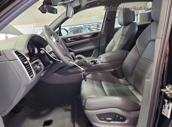 WP1AA2AY7PDA05165 2023 PORSCHE CAYENNE Black Вид салону спереду