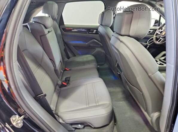 WP1AA2AY7PDA05165 2023 PORSCHE CAYENNE Black Вид задньої частини салону