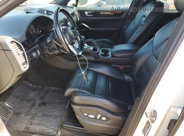 WP1AA2AY9KDA04026 2019 PORSCHE CAYENNE White Вид салону спереду