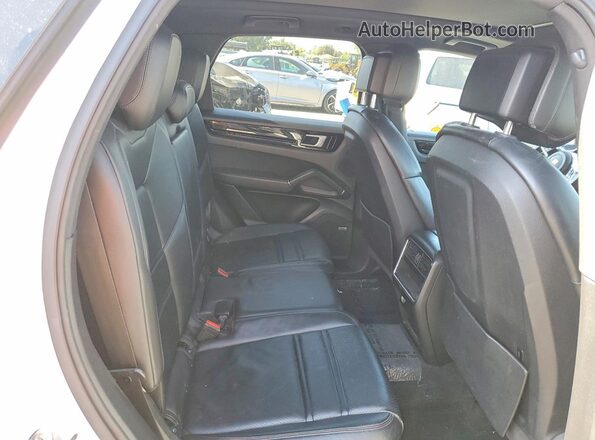 WP1AA2AY9KDA04026 2019 PORSCHE CAYENNE White Вид задньої частини салону