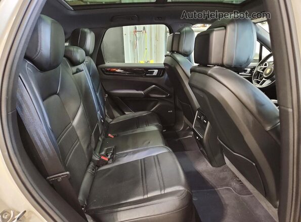 WP1AA2AY9LDA06554 2020 PORSCHE CAYENNE Cream უკანა სალონის ხედი