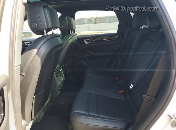WP1AA2AY9PDA09234 2023 PORSCHE CAYENNE White Вид задньої частини салону