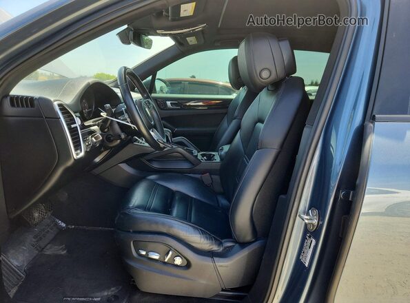 WP1AA2AYXKDA00616 2019 PORSCHE CAYENNE Серый Вид салона спереди
