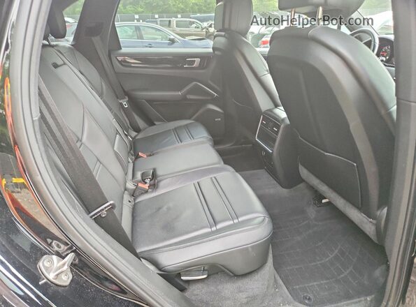 WP1AA2AYXKDA17044 2019 PORSCHE CAYENNE Black Widok wnętrza z tyłu