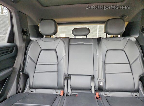 WP1AA2AYXKDA17044 2019 PORSCHE CAYENNE Black Widok tylnych siedzeń