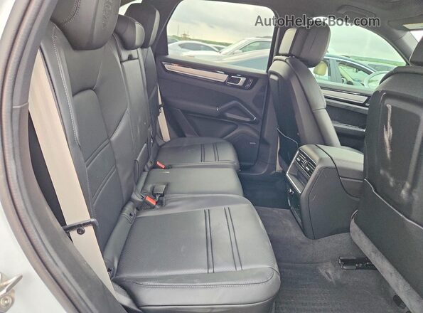 WP1AA2AYXNDA05917 2022 PORSCHE CAYENNE White Rear interior view