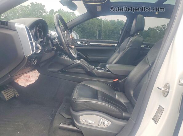WP1AB2A21GLA96576 2016 PORSCHE CAYENNE White Widok wnętrza z przodu