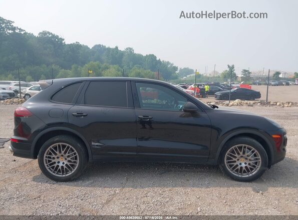 WP1AB2A27GLA95934 2016 PORSCHE CAYENNE Black უკანა სალონის ხედი