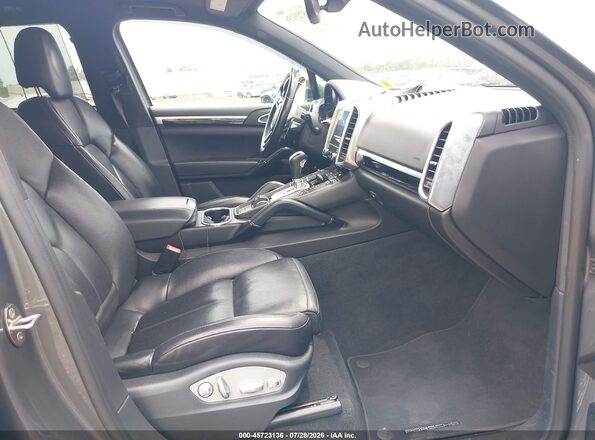 WP1AB2A29HLA50205 2017 PORSCHE CAYENNE Gray Vista interior delantera