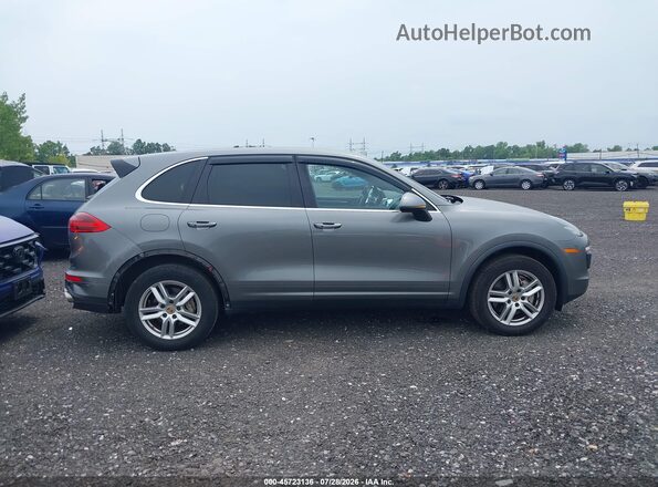 WP1AB2A29HLA50205 2017 PORSCHE CAYENNE Gray Vista interior trasera