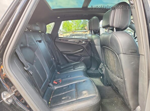 WP1AB2A51GLB40845 2016 PORSCHE MACAN Black Rear interior view