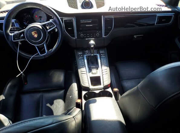 WP1AB2A56JLB35910 2018 PORSCHE MACAN White Dashboard view