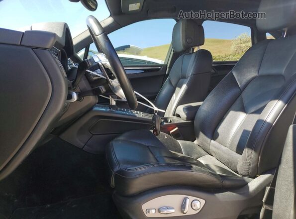 WP1AB2A56JLB35910 2018 PORSCHE MACAN White Front interior view