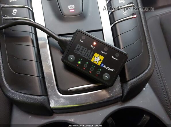 WP1AB2A57HLB13733 2017 PORSCHE MACAN Black 