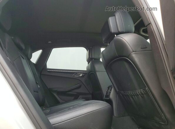 WP1AB2A59JLB33486 2018 PORSCHE MACAN White Widok wnętrza z tyłu